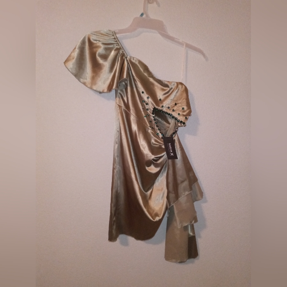 SHEIN Metallic Gold Dress with Green Embellishments SOOO SEXY 🤤🔥NWT